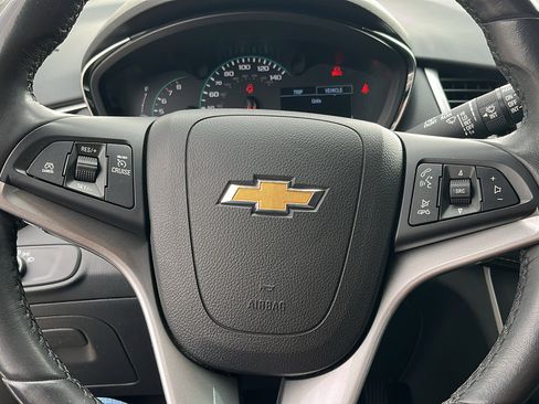 Used 2022 Chevrolet Trax LT w/ Midnight Edition AWD/4WD image 15