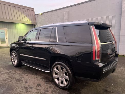 Used 2018 Cadillac Escalade Luxury image 8