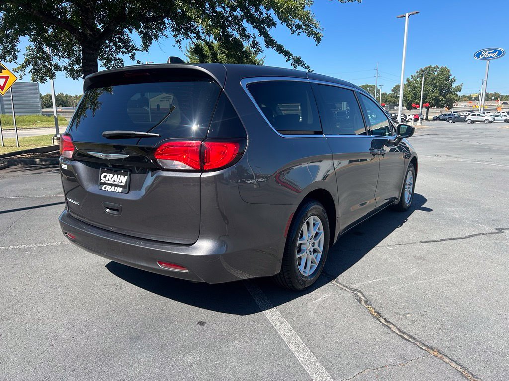 Used 2023 Chrysler Voyager LX FWD image 7