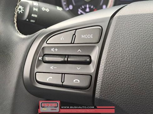 Used 2022 Hyundai Venue Limited image 27