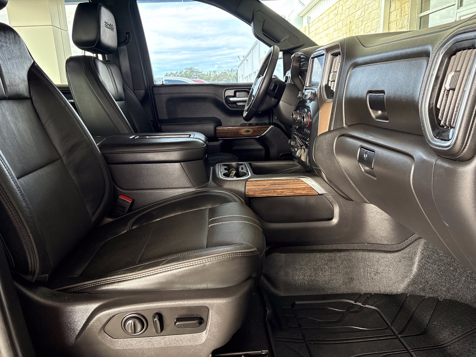 Used 2020 Chevrolet Silverado 1500 High Country w/ Technology Package AWD/4WD image 21