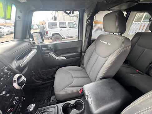 Used 2017 Jeep Wrangler Unlimited Rubicon w/ Connectivity Group image 25