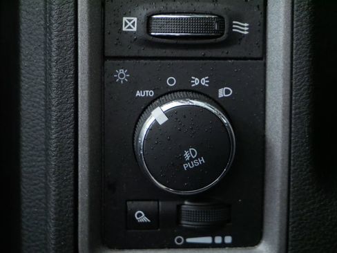 Used 2018 RAM 1500 Express w/ Express Value Package image 24