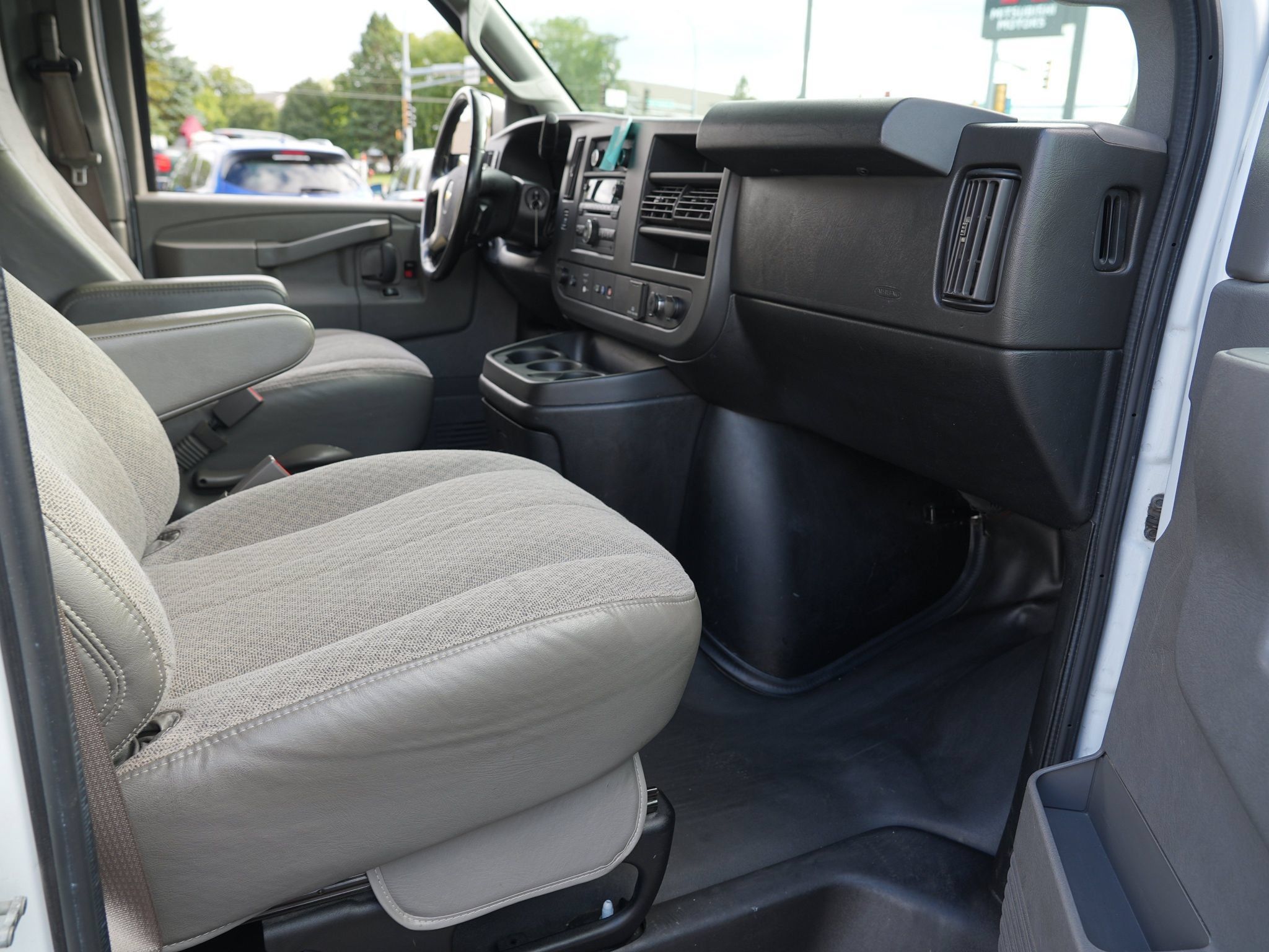 Used 2019 Chevrolet Express 2500 LS w/ Driver Convenience Package RWD image 19