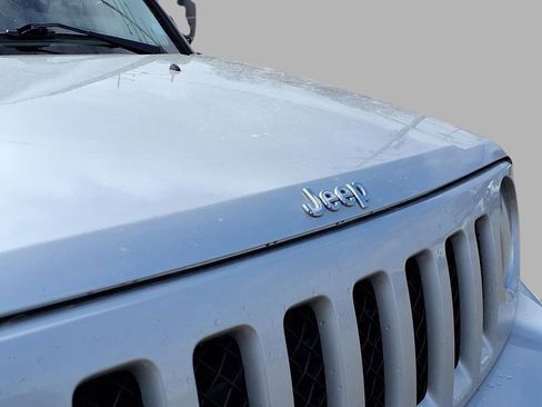 Used 2011 Jeep Patriot Sport image 18