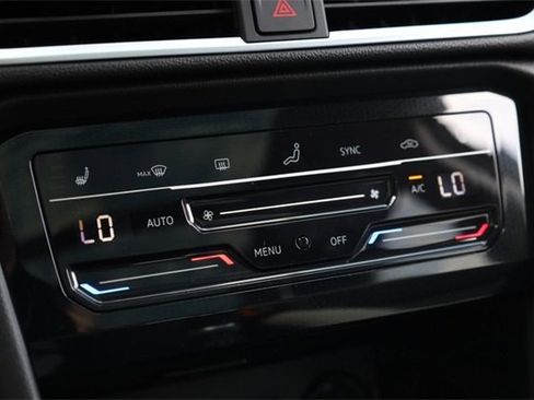 New 2025 Volkswagen Taos SE image 15