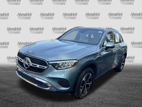 Used 2025 Mercedes-Benz GLC 350e 4MATIC image 5