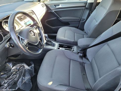 Used 2018 Volkswagen e-Golf SE image 14