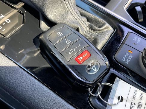 Used 2025 Toyota Tundra Limited AWD/4WD image 14