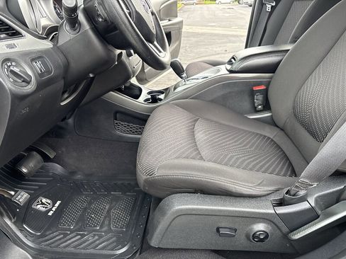 Used 2016 Dodge Journey SE w/ Flexible Seating Group image 16
