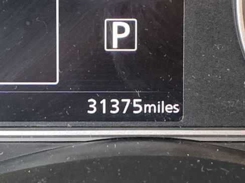 Used 2025 Nissan Versa SV image 9