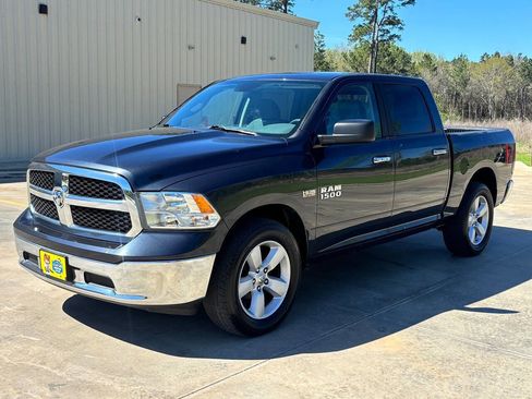 Used 2018 RAM 1500 Classic SLT image 3