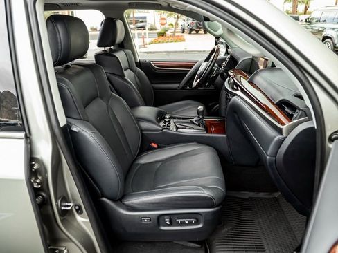 Used 2021 Lexus LX 570 4WD w/ Luxury Package image 30