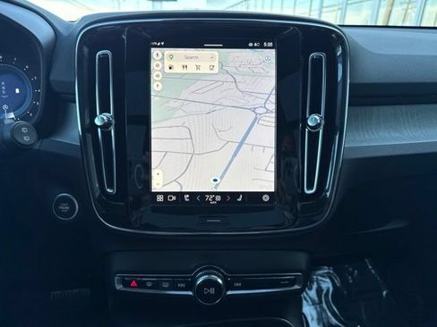 Certified 2025 Volvo XC40 B5 Core AWD/4WD image 25