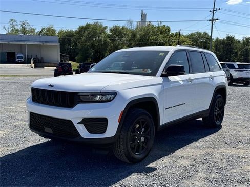 New 2025 Jeep Grand Cherokee Altitude image 23