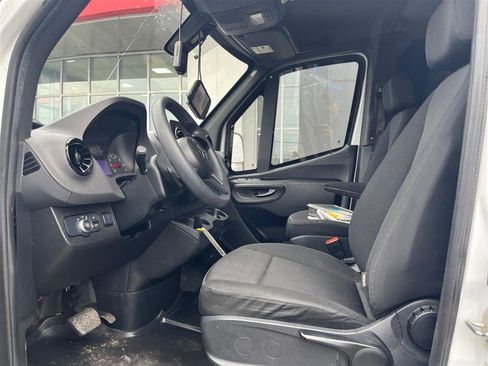 Used 2023 Mercedes-Benz Sprinter 2500 image 10