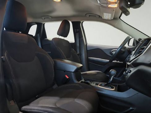Used 2016 Jeep Cherokee Latitude w/ Cold Weather Group FWD image 22