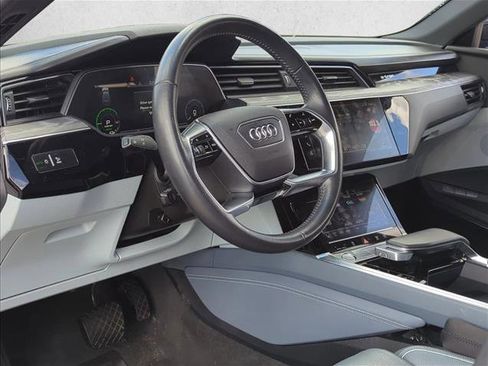 Used 2020 Audi e-tron Prestige image 9