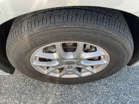 Used 2024 Chrysler Pacifica Touring-L FWD image 11