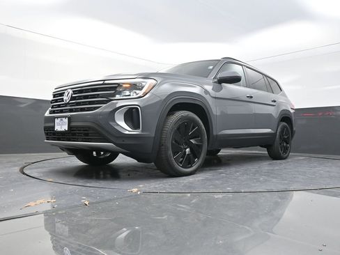 New 2026 Volkswagen Atlas SE image 23