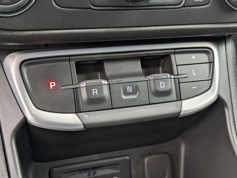 Used 2024 GMC Terrain SLT image 21