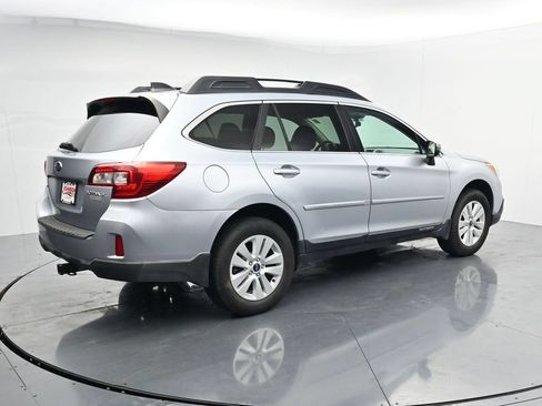 Used 2017 Subaru Outback 2.5i Premium AWD/4WD image 8
