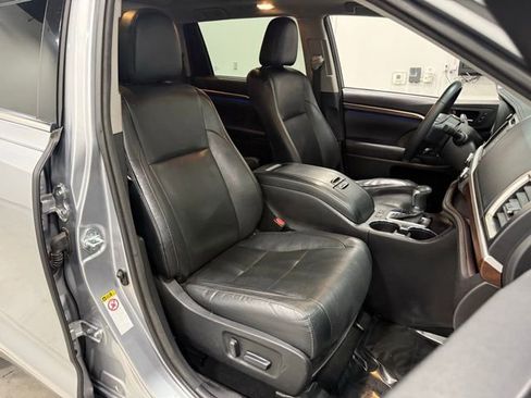Used 2016 Toyota Highlander Limited Platinum FWD image 43