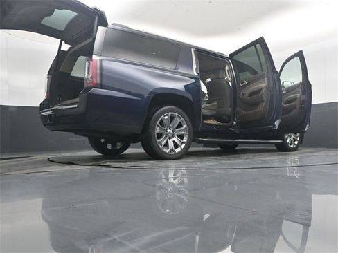 Used 2018 GMC Yukon XL Denali image 54