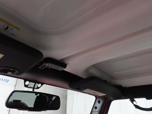 Used 2017 Jeep Wrangler Unlimited Sahara w/ Connectivity Group image 20