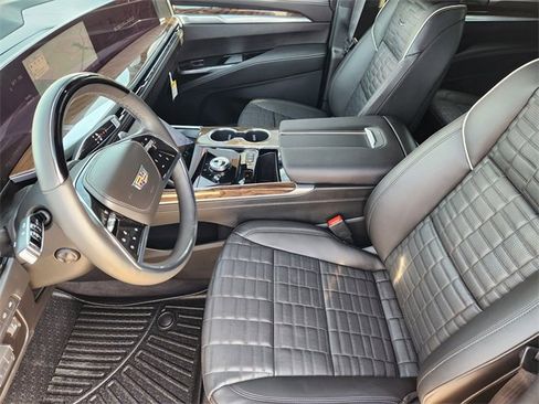Used 2026 Cadillac Escalade Platinum Sport w/ LPO, ONYX Package image 9