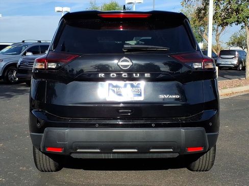 Used 2024 Nissan Rogue SV image 4