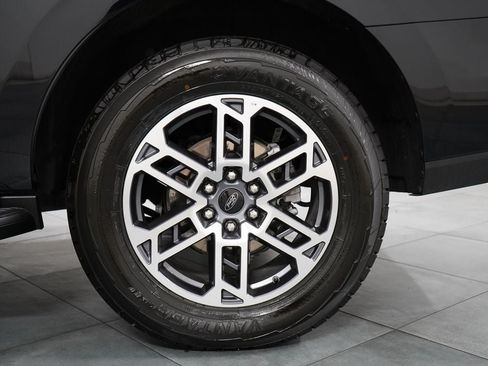 Certified 2025 Ford Expedition Active AWD/4WD image 36