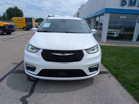 Used 2022 Chrysler Pacifica Touring-L FWD image 27