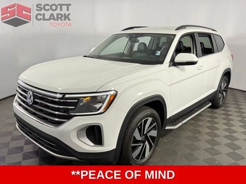Used 2024 Volkswagen Atlas SE image 3
