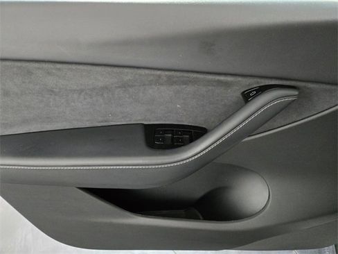 Used 2020 Tesla Model Y Long Range image 27