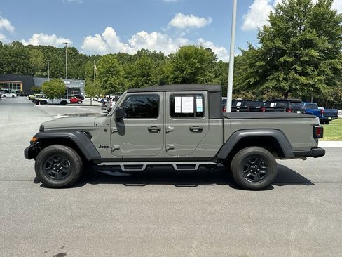 Used 2023 Jeep Gladiator Sport image 2