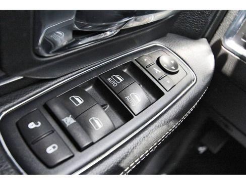 Used 2017 RAM 1500 Laramie AWD/4WD image 19