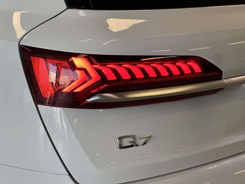 Used 2022 Audi Q7 3.0T Premium Plus w/ Premium Plus Package AWD/4WD image 13