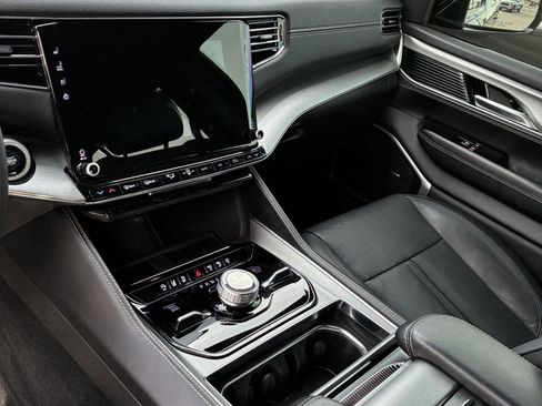 Used 2023 Jeep Wagoneer Series II w/ Convenience Group I image 13