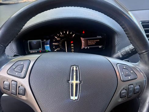 Used 2013 Lincoln MKX AWD image 19