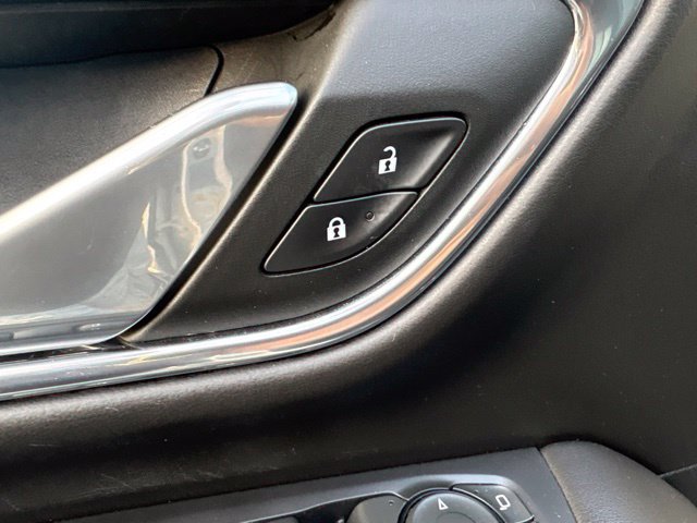Used 2023 GMC Yukon SLT AWD/4WD image 16