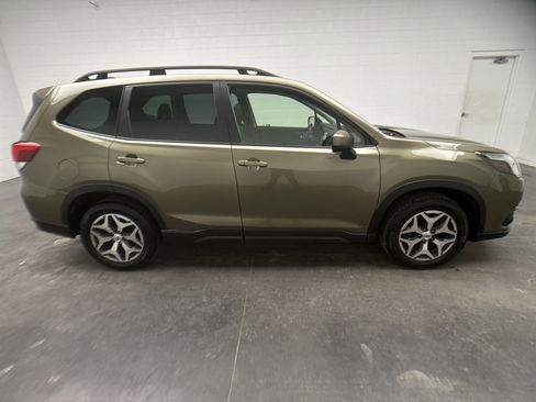 Used 2023 Subaru Forester Premium image 10