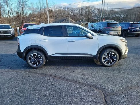 Used 2025 Nissan Kicks SV w/ Charging Package image 6