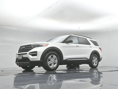 Certified 2023 Ford Explorer XLT w/ Equipment Group 202A RWD image 49