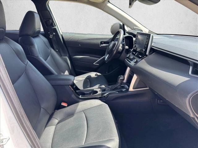 Used 2022 Toyota Corolla Cross XLE w/ Convenience Package AWD/4WD image 23