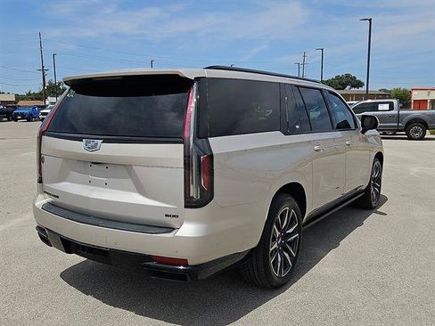 Used 2024 Cadillac Escalade ESV Sport Platinum AWD/4WD image 4
