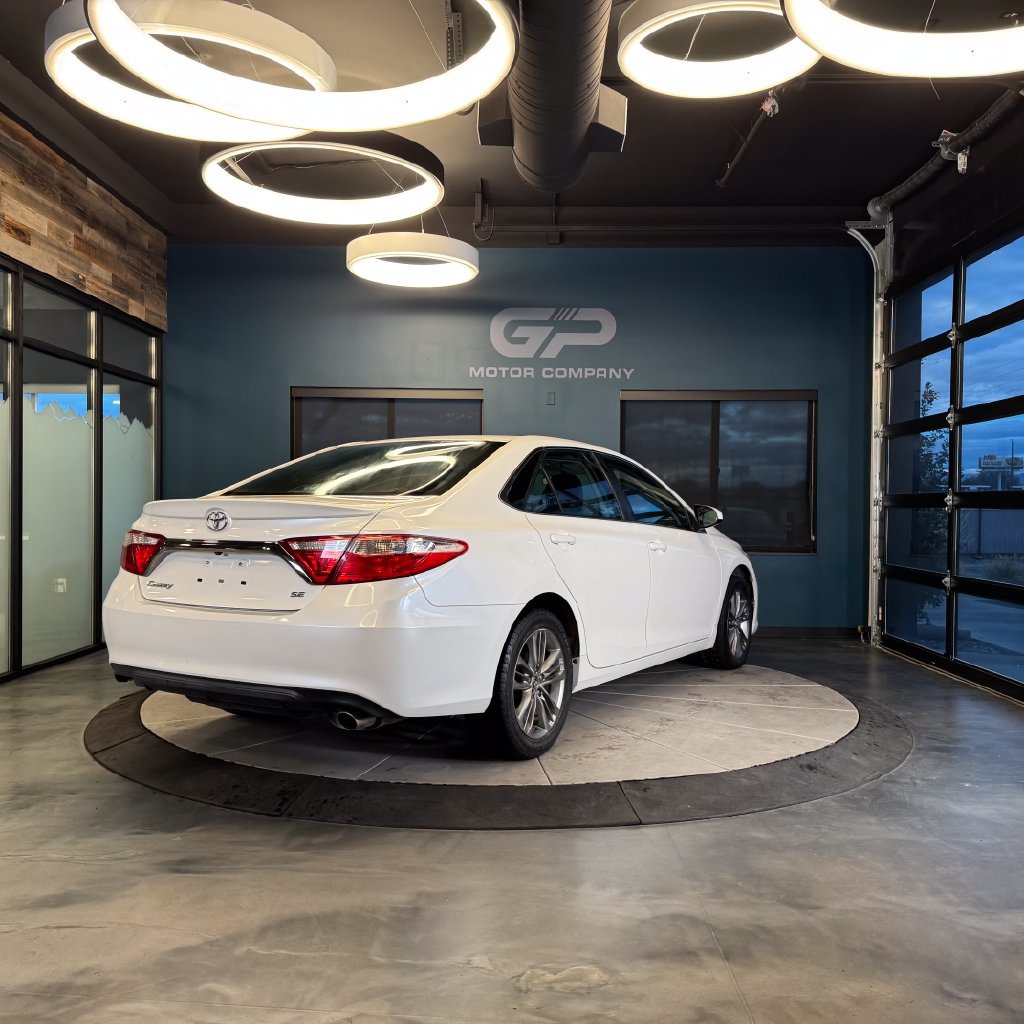 Used 2017 Toyota Camry SE FWD image 3