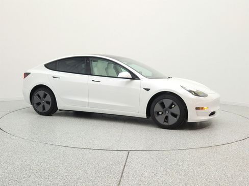 Used 2021 Tesla Model 3 Standard Range Plus RWD image 4