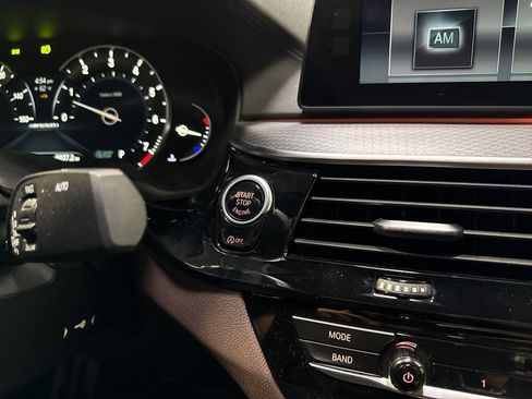 Used 2018 BMW M550i xDrive AWD/4WD image 19