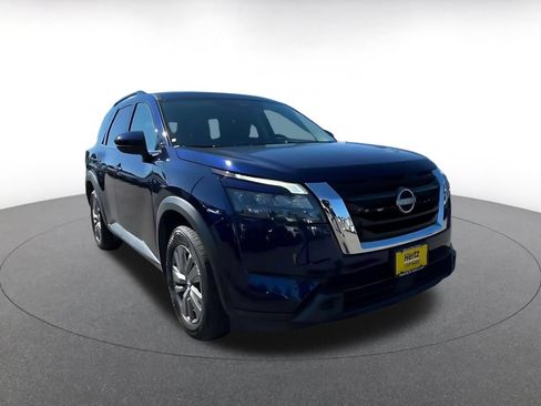 Used 2025 Nissan Pathfinder SV AWD/4WD image 3